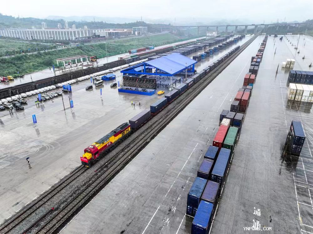 中老鐵路（攀枝花—萬象） 國際貨運(yùn)列車實(shí)現(xiàn)雙向循環(huán)整列